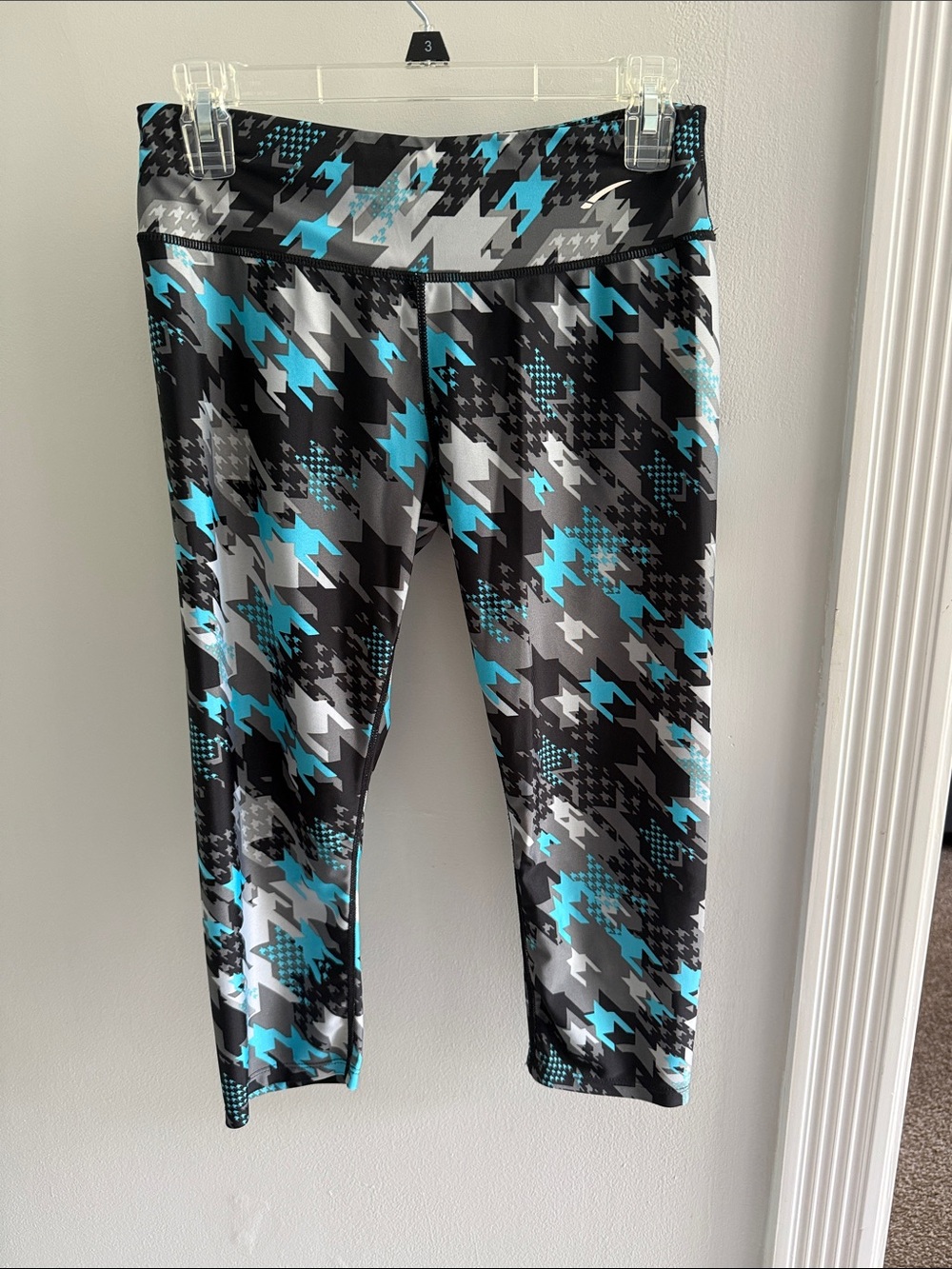 L.A. Gear Capri Leggings in Black, Gray & Teal Houndstooth Print